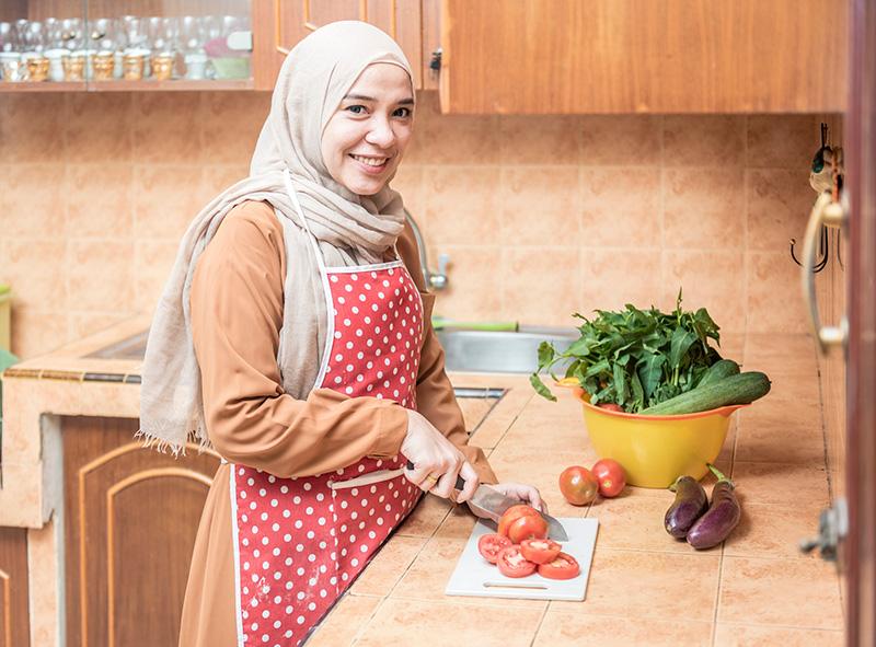 Woman cutting a tomato